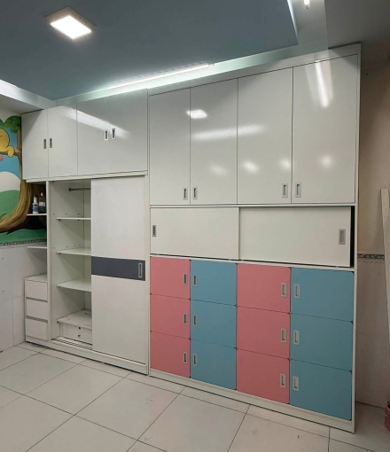 Nội thất tủ đồ và kệ cầu thang và tủ máy giặt 