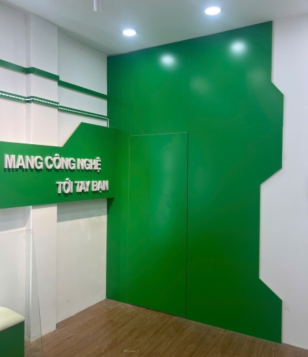 Thi công hoàn  thiện shop Di ĐỘNG XANH  ở Đồng Nai 
