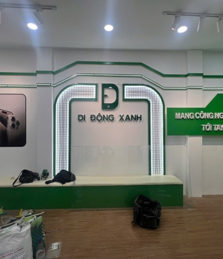Thi công hoàn  thiện shop Di ĐỘNG XANH  ở Đồng Nai 